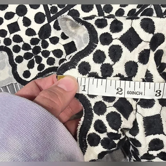 Zara High Waisted Embroidered Black And White Scalloped Hem Shorts Size Small - Picture 4 of 9